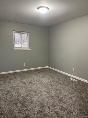 80 W Mansfield Avenue, Pontiac, MI 48340