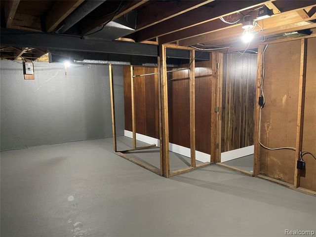 80 W Mansfield Avenue, Pontiac, MI 48340