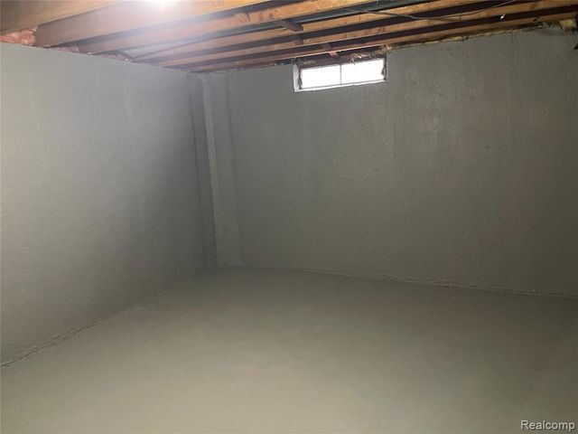 80 W Mansfield Avenue, Pontiac, MI 48340