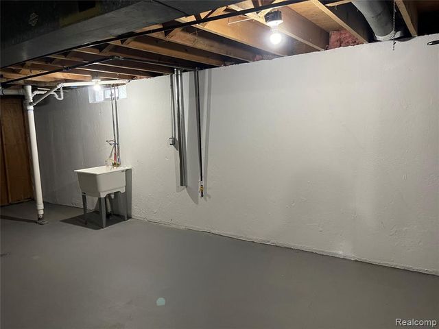 80 W Mansfield Avenue, Pontiac, MI 48340