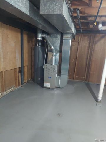 80 W Mansfield Avenue, Pontiac, MI 48340