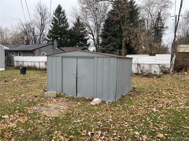 80 W Mansfield Avenue, Pontiac, MI 48340