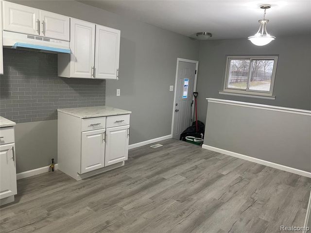 80 W Mansfield Avenue, Pontiac, MI 48340