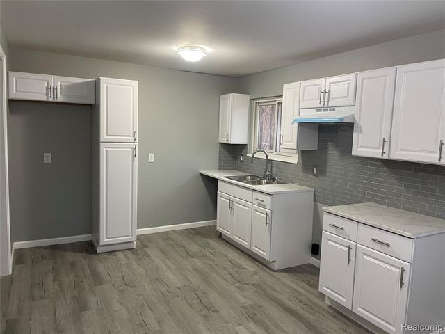 80 W Mansfield Avenue, Pontiac, MI 48340