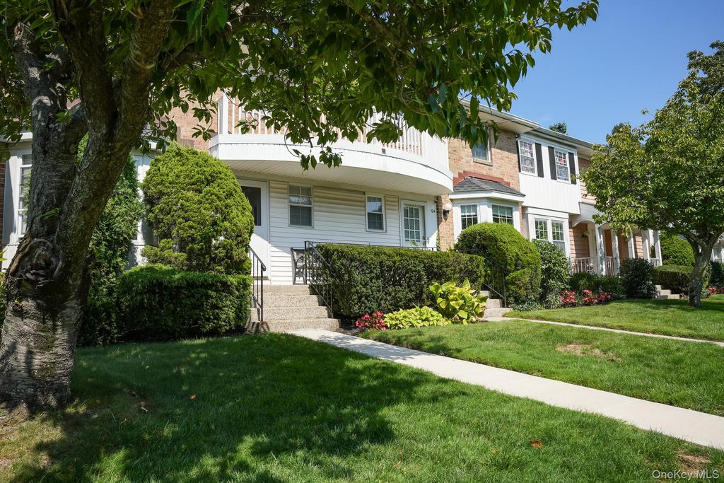 105 Glen Way, Syosset, NY 11791 — photo 2