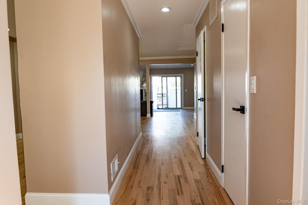 105 Glen Way, Syosset, NY 11791 — photo 3