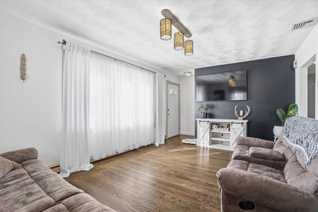 20 Woodland Avenue, Cranston, RI 02920