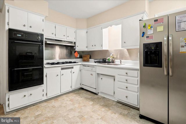 3013 S HILL ST, Arlington, VA 22202