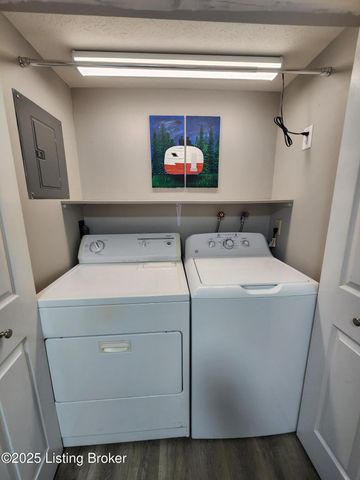 410 Mockingbird Valley Rd 56, Louisville, KY 40207