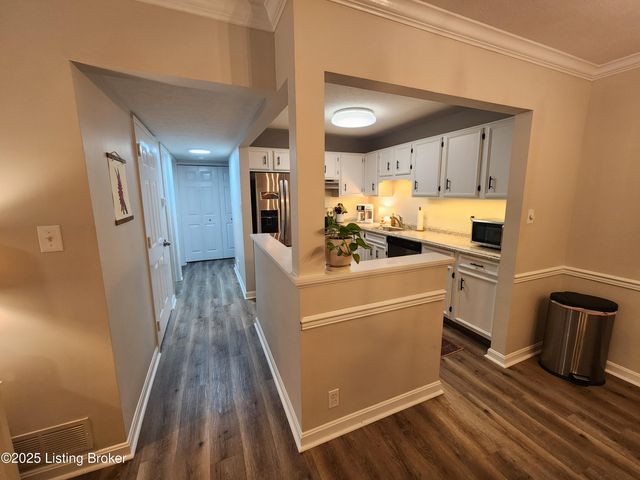 410 Mockingbird Valley Rd 56, Louisville, KY 40207