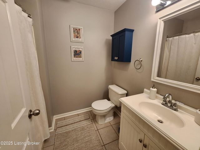 410 Mockingbird Valley Rd 56, Louisville, KY 40207