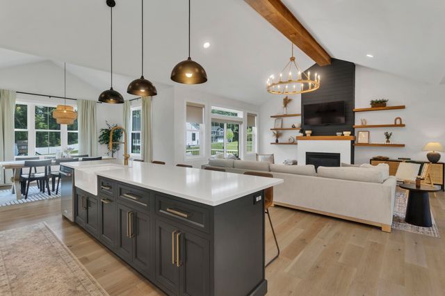 1 Honeybird Run, Southwick, MA 01077