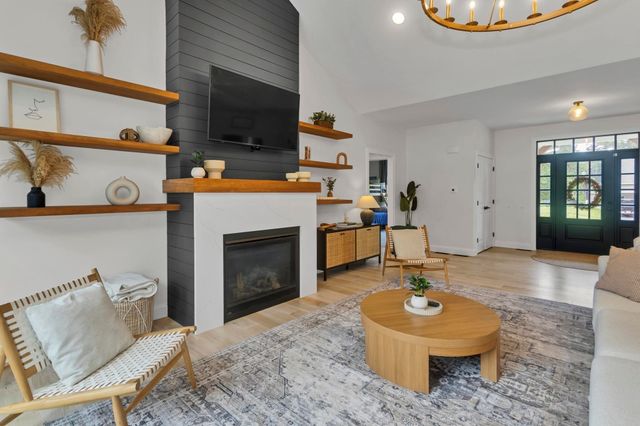 1 Honeybird Run, Southwick, MA 01077