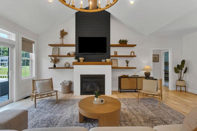 1 Honeybird Run, Southwick, MA 01077