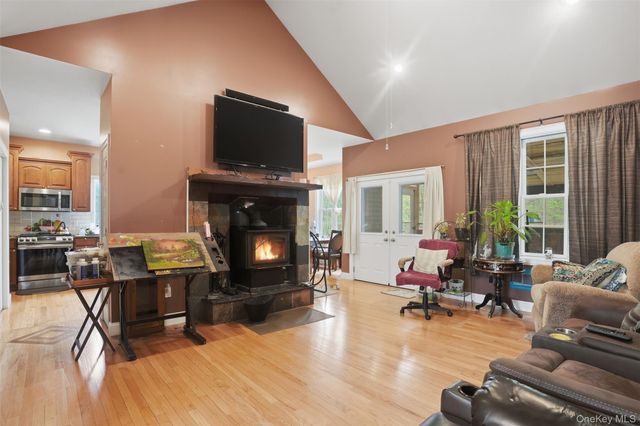 576 Burlingham Road, Bloomingburg, NY 12721