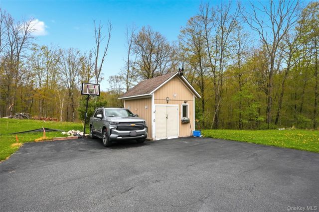 576 Burlingham Road, Bloomingburg, NY 12721