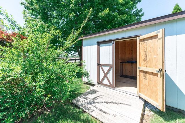 100 Chestnut Lane, Versailles, KY 40383