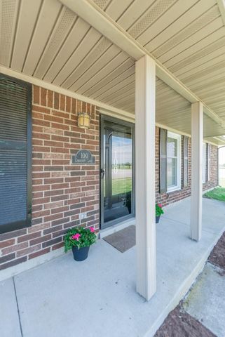 100 Chestnut Lane, Versailles, KY 40383
