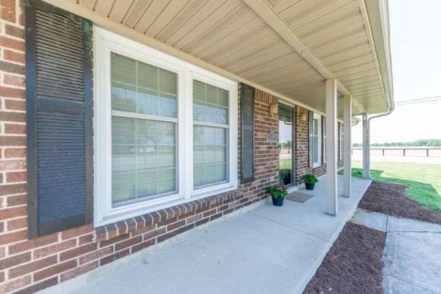 100 Chestnut Lane, Versailles, KY 40383