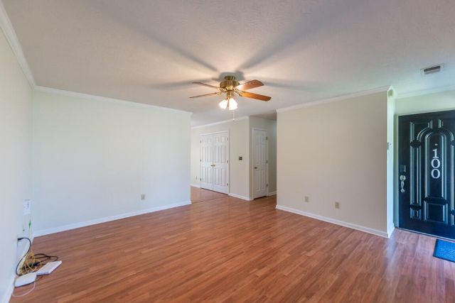 100 Chestnut Lane, Versailles, KY 40383