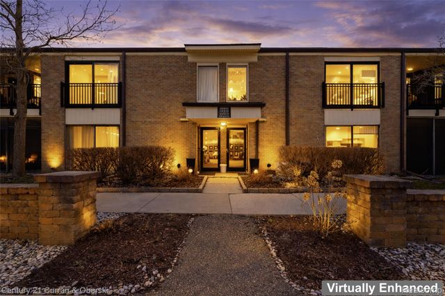 18220 University Park Drive 28, Livonia, MI 48152