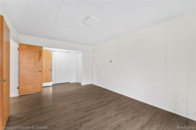 18220 University Park Drive 28, Livonia, MI 48152