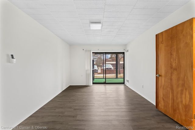 18220 University Park Drive 28, Livonia, MI 48152