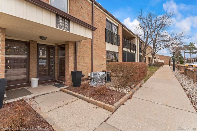 18220 University Park Drive 28, Livonia, MI 48152
