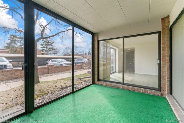 18220 University Park Drive 28, Livonia, MI 48152