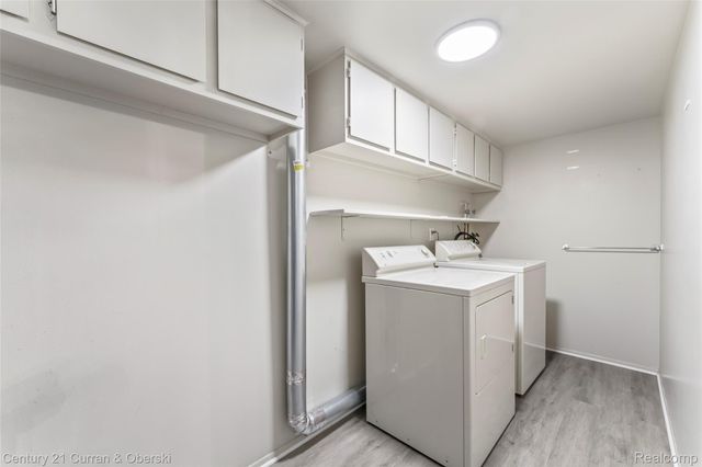 18220 University Park Drive 28, Livonia, MI 48152