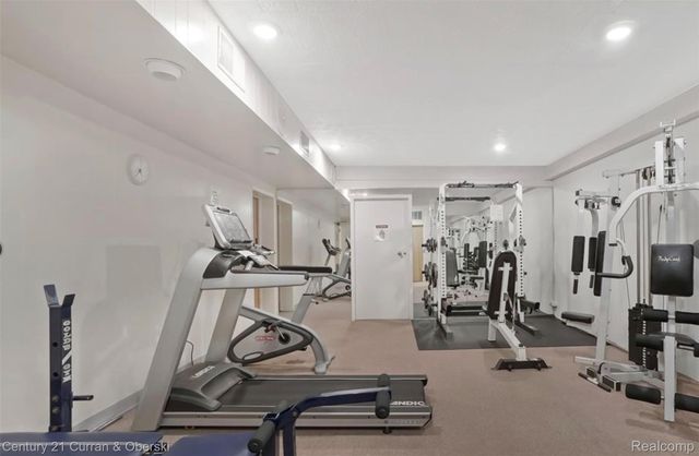 18220 University Park Drive 28, Livonia, MI 48152