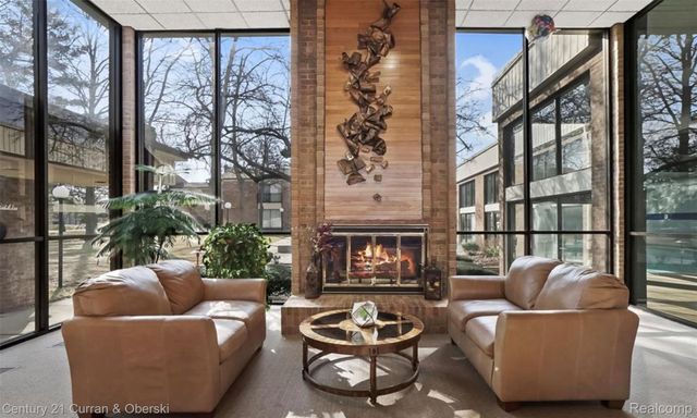 18220 University Park Drive 28, Livonia, MI 48152