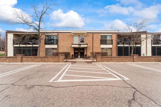 18220 University Park Drive 28, Livonia, MI 48152