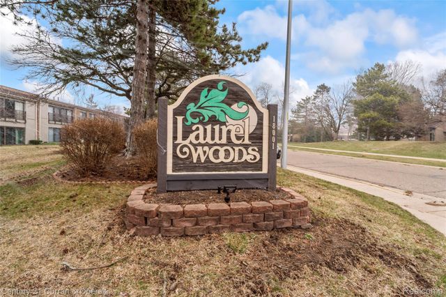 18220 University Park Drive 28, Livonia, MI 48152