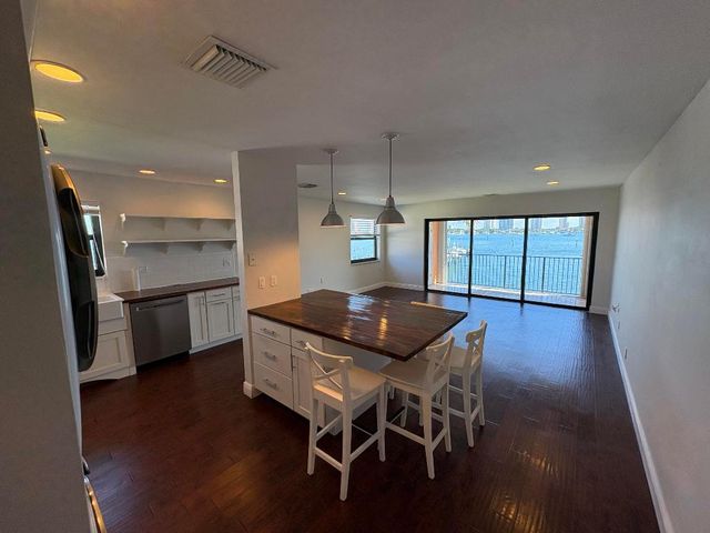 360 Wilma Circle 5, Riviera Beach, FL 33404