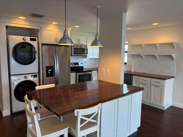 360 Wilma Circle 5, Riviera Beach, FL 33404