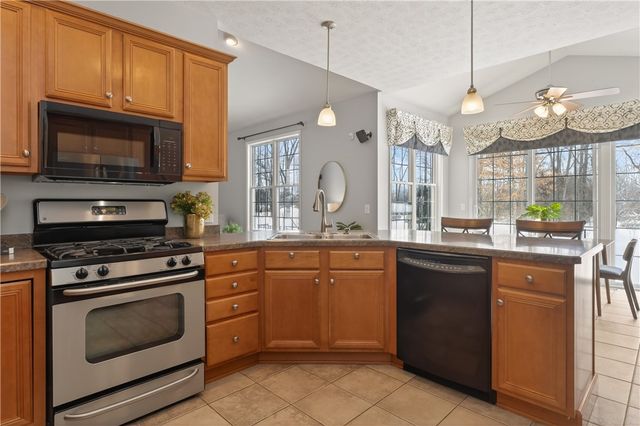 133 Blue Aspen Way, Greece, NY 14612