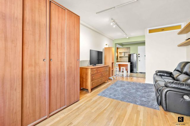 3185 Crescent St Apt 419, New York City, NY 11106