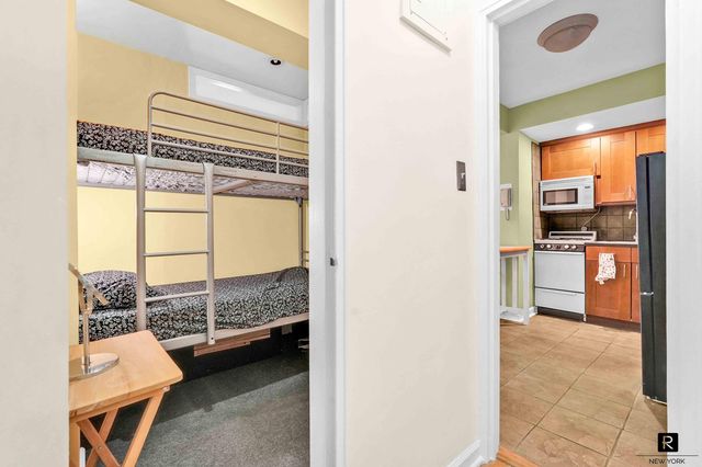 3185 Crescent St Apt 419, New York City, NY 11106