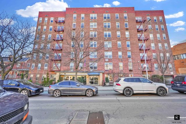 3185 Crescent St Apt 419, New York City, NY 11106