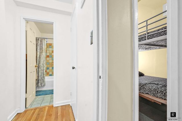 3185 Crescent St Apt 419, New York City, NY 11106