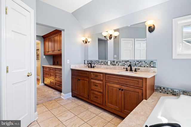 3 BRIAR RD, Wayne, PA 19087