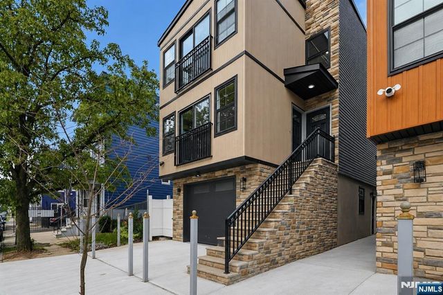 749 11th Street, Newark, NJ 07103