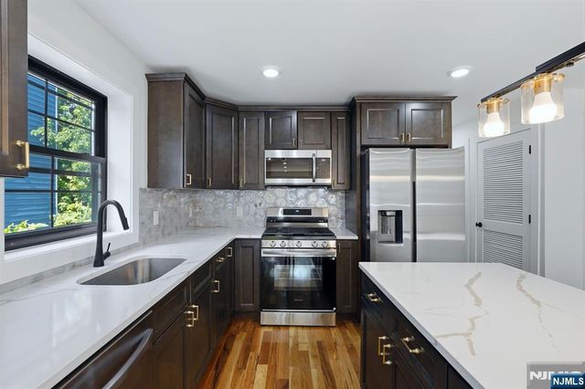 749 11th Street, Newark, NJ 07103