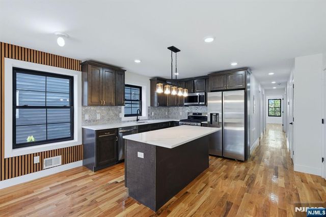 749 11th Street, Newark, NJ 07103