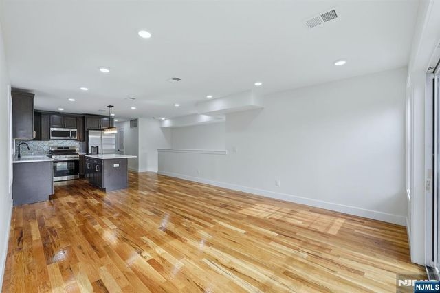 749 11th Street, Newark, NJ 07103