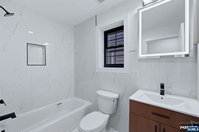 749 11th Street, Newark, NJ 07103