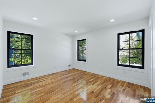 749 11th Street, Newark, NJ 07103