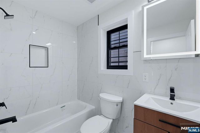 749 11th Street, Newark, NJ 07103
