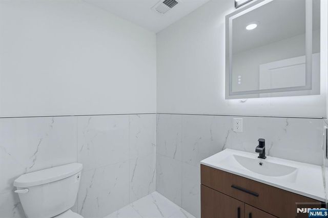 749 11th Street, Newark, NJ 07103